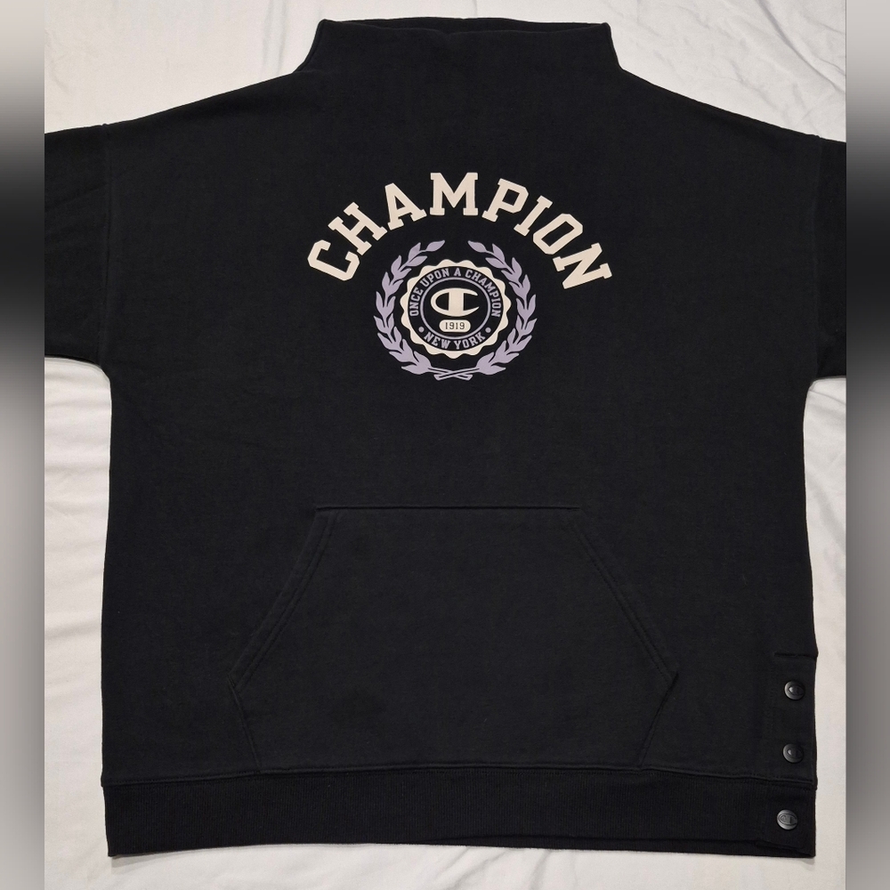 Women's Size Medium Champion Sweatshirt. NWOT
